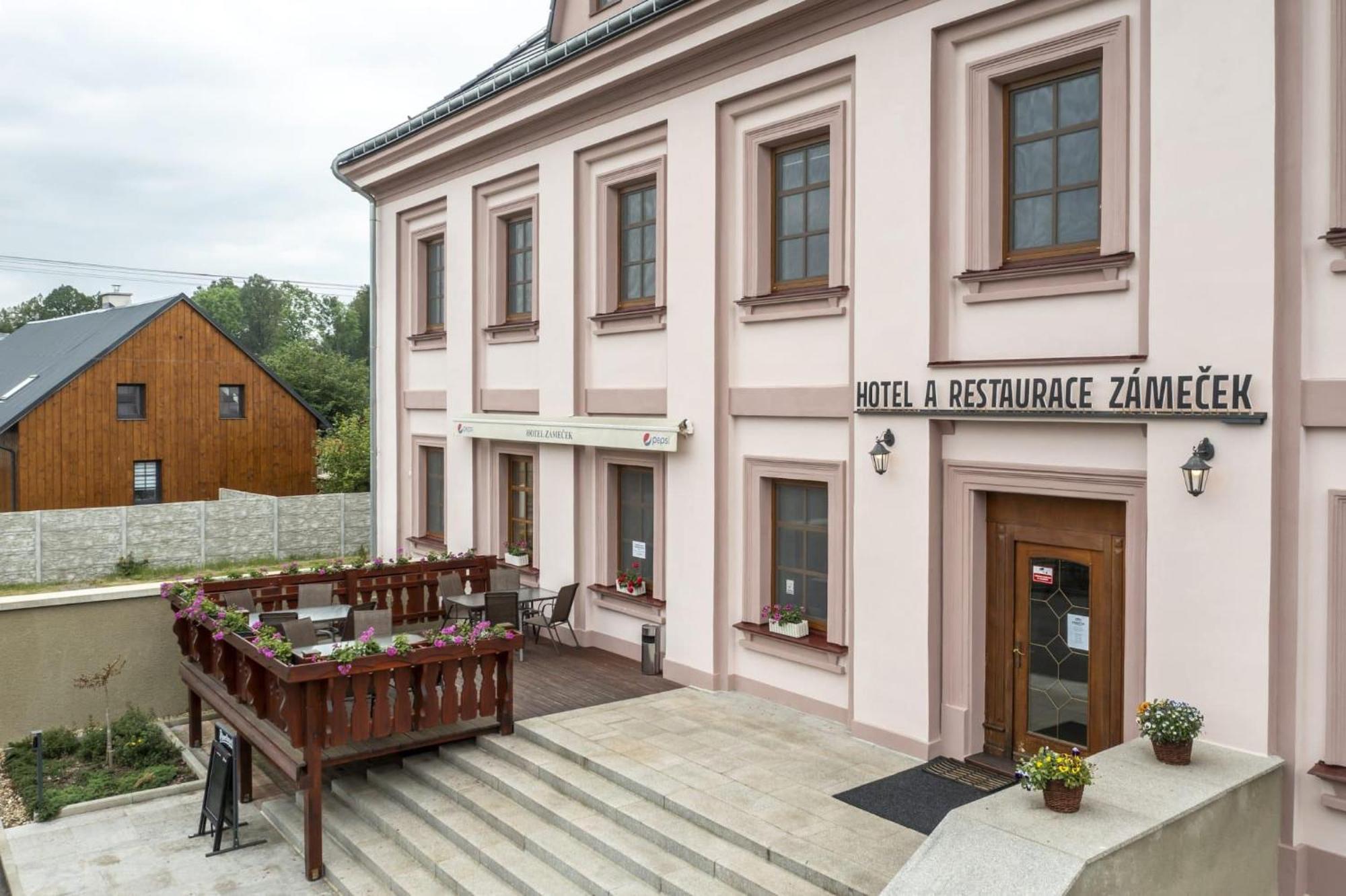 Hotel Zamecek Raspenava Exterior photo